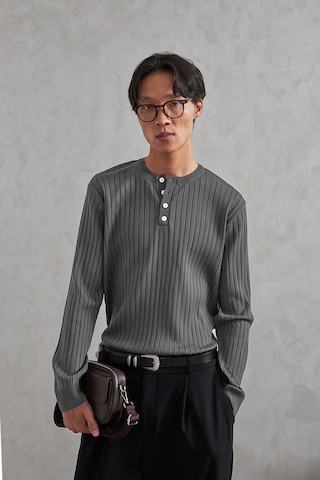 Erkek Fitilli Henley Yaka Düğmeli Triko Kazak Koyu Füme
