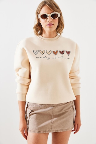 Shade Kadın Üç İplik Şardonlu Renkli Kalp Baskılı Sweatshirt Mbhs007 60601007 - Bej