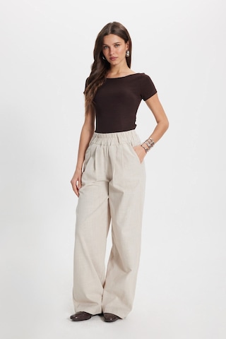 Tudors Kadın Slim Fit Dar Kesim Pamuklu Kayık Yaka Kısa Kollu Kahverengi Tişört-50531