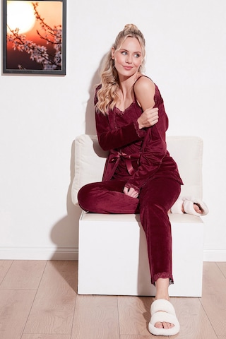 Lela Regular Fit Dantelli Yumuşak Dokulu Sabahlıklı Kadife Bayan Pijama Takımı 6095545 Bordo