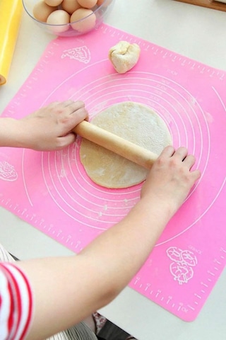 Tineke Büyük Silikon Hamur Açma Matı 40x50 Cm Kaymaz, Pratik Ve Hijyenik Çok Renkli