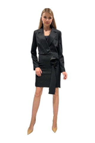 Favori Tekstil Kadın Blazer Detaylı Crop Ceket Etek Takım Elbise Siyah