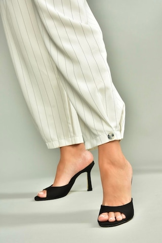 Fox Shoes U997062804 Siyah Kumaş İnce Topuklu Kadın Terlik Siyah