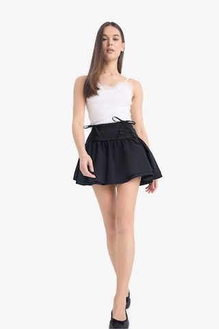 DeFacto Coool A Kesim Normal Bel Penye Astar Poplin Mini Etek E7588AX25SPBK81 Siyah