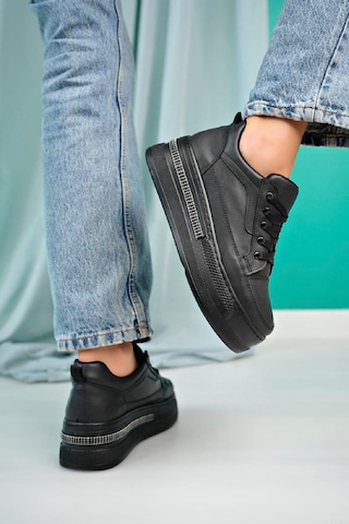 Zima Tabanı Taş Detaylı Kalın Taban Bağcıklı Kadın Sneaker 001