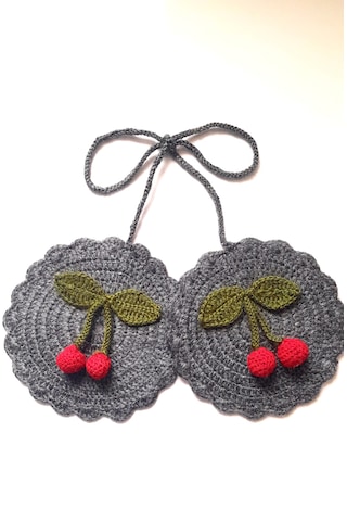El Örgüsü Amigurumi Kiraz Motifli Fırın Tutacagı Gri - Koyu Gri