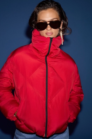 Manon  Kadın Dik Yaka Kapitone Desenli Orta Kalınlıkta Rüzgar Geçirmez Şişme Dış Giyim Kırmızı Mont