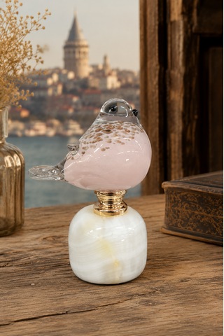 Tamamen El İşçiliği Ve Üfle İle Yapılmış 17 Cm Boyutlarında Pembe Kuş Figürü .