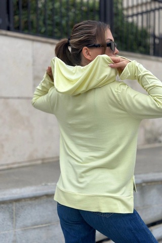 WeShaya Kadın Fıstık Yeşil Uzun Kol, Yırtmaç Detaylı, Arma Ve Yazı Detaylı, Kapüşonlu Sweatshirt Bluz Açık Sarı