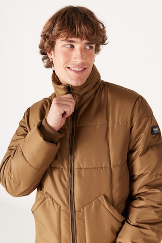 Regular Fit Normal Kesim Dik Yaka Kapüşonlu Camel Şişme Mont W232183211 Camel