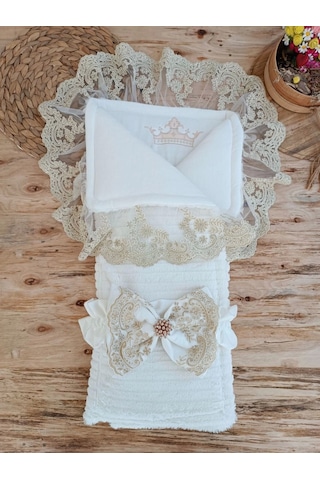 Yenidoğan Beyaz Wool Yün Kumaş Taç Nakışlı Trilüks Kundak Bebek Battaniyesi Beyaz