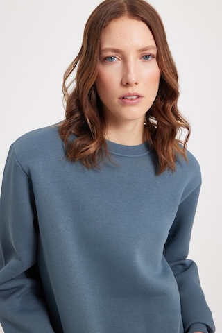 Tudors Kadın Oversize Geniş Kesim Pamuklu 3 İplik İçi Polarlı Basic Koyu Gri Bisiklet Yaka Sweatshirt-42289 Koyu Gri