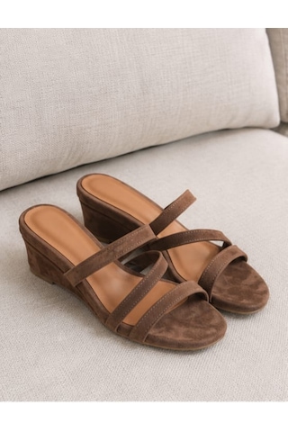 Yeo Leather Kahverengi Hakiki Süet Deri 3 Bant Dikiş Detaylı Sandalet Açık Kahverengi