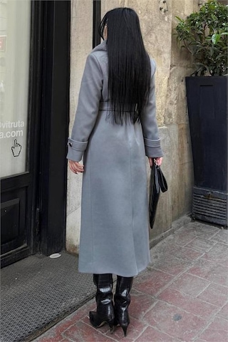 Neşeli Butik Kadın Cep Detaylı Kuşaklı Yaka Kürklü Tam Boy Kaşe Kaban Nbstr1003 Gri