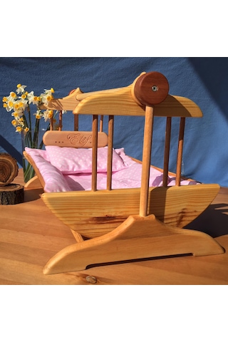 Kişiye Özel İsimli Ahşap Oyuncak Bebek Beşiği 50x30x30 Cm Minderli El Yapımı