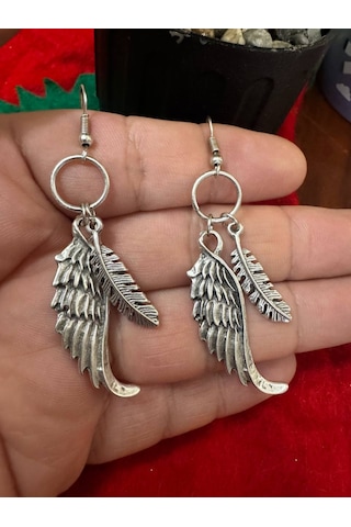 Herşey Nota Kanat Ve Tüy Detaylı Metal Küpe Sallantılı Tasarım Küpe Çok Renkli