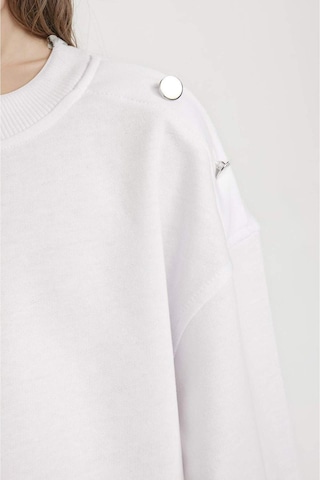 DeFacto Kız Çocuk Relax Fit Bisiklet Yaka Etek Ucu Detaylı Sweatshirt D0703A824AUWT34 Beyaz