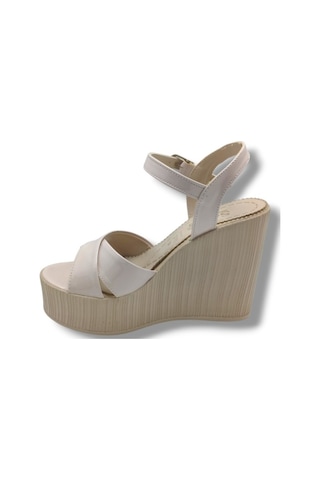 Selfie 4285-26 Rugan Çapraz Bant Yüksek Dolgu Taban Fashion Kadın Sandalet 11cm Bej