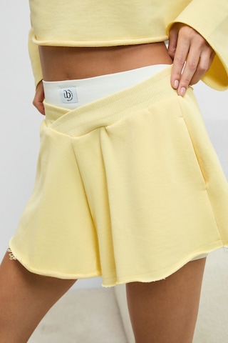 Urban Beat Helosıe Kadın Asimetrik Bel Kemerli Oversize Sarı Şort Sarı