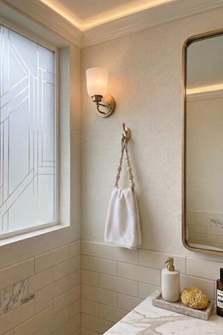 El Yapımı Ahşap Boncuklu Tuvalet Kağıtlığı Ve Havlu Askısı - Bohem Banyo Aksesuarı Açık Kahverengi