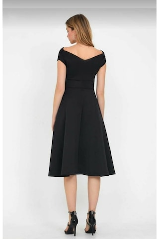 Düşük Omuz Eteği Pileli Krep Kumaş Midi Boy Elbise Siyah