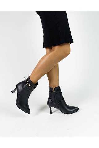 Siyah Renk Sivri Burun Kadeh Topuk Fermuarlı Kadın Bot Siyah
