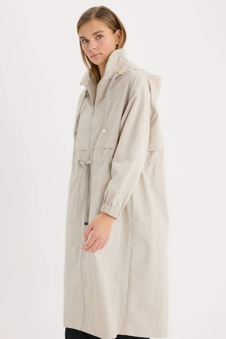 DeFacto Su İtici Kapüşonlu Fermuarlı Cepli Beli Büzgülü Mevsimlik Uzun Yağmurluk A6245AX25SPGR472 Gri