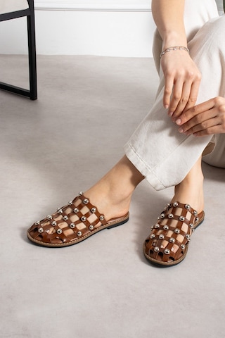 Shoetek Livya Kadın Terlik Pimli Taba Deri