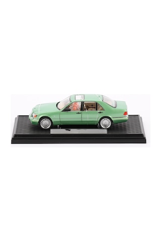 1:24 Ölçek Sesli Işıklı 4 Kapısı Kaput Ve Bagajı Açılan Stantlı Model Araç Yeşil