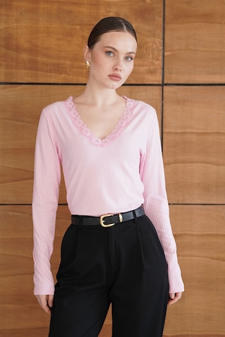 Verymoda Yakası Dantel Detaylı Bluz F2088 Pembe