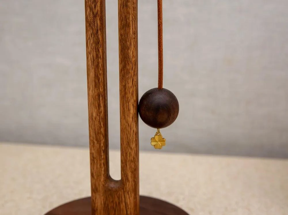 Yunboo Ahşap Mutfak Havlu Tutucu - Akasya Ağacı Üçgen Desenli, Mutfak Gereçleri İçin Tezgah Üstü Tutucu Kırmızı Palmiye Askılı Kahverengi