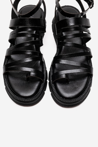 Luvishoes Elsa Siyah Hakiki Deri Çok Bantlı Kadın Parmak Arası Sandalet