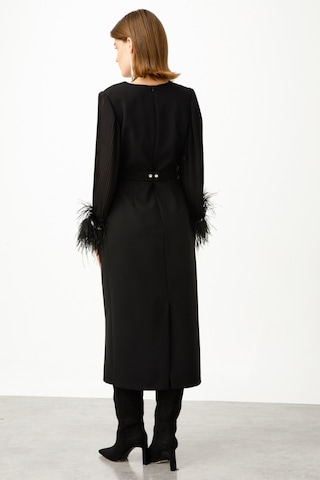 Moda İlgi Kadın Kolları Pliseli Manşeti Otrişli Uzun Elbise B06528 Siyah Siyah