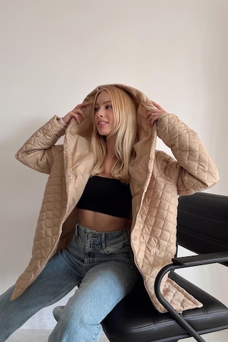 Ceyss Design Oversize Kapitone Kapşonlu Fermuar Ve Çıtçıt Kapama Ribana Kol Detaylı Elyaf Dolgulu Mont-bej Bej