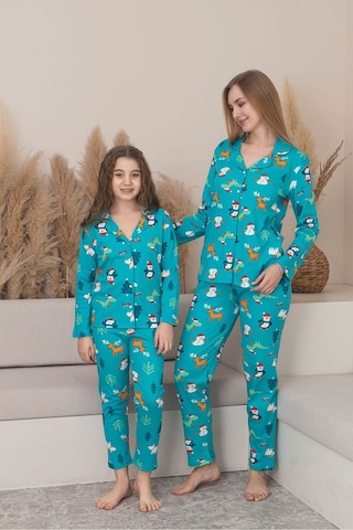 Anne Kız Kombin Penye Boydan Düğmeli Pijama Takımı Anne- Kız Ayrı Satılmaktadır. Yeşil