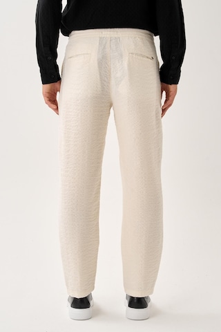 Alexandergardi Smart Casual Dokulu Pantolon Ekru