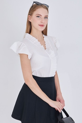 Armonika Kadın Beyaz Yakası Ve Kolları Fırfırlı Bluz Arm-25y001063