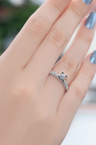 Pırlanta Modern Tektaş Yüzük Kenarı Çift Sıra