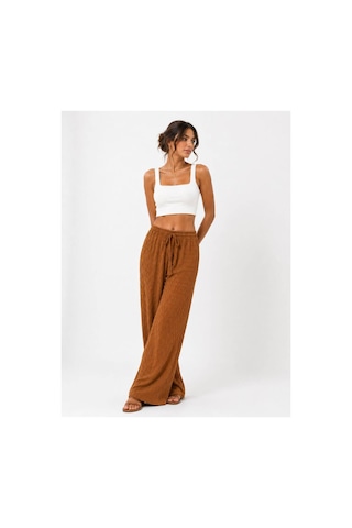 Hira Life Fashion Kadın Kumaşı Kabartma Detaylı Bol Paça Ve Önü Bağcıklı Salaş Burgu Şık Pantolon Camel Camel