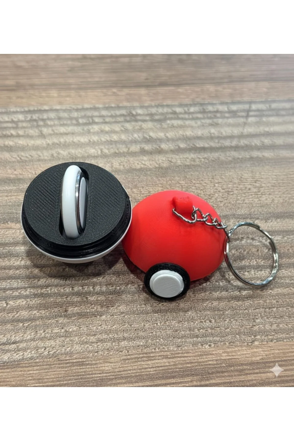 Apple Uyumlu AirTag Pokemon Topu Tasarımlı Gizli Anahtarlık Kılıf Çanta/valiz/anahtar İçin Tam Koruma Kırmızı-beyaz