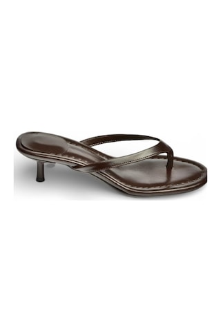 Fox Shoes Y518342809 Kahverengi Parmak Arası Kısa Topuklu Kadın Terlik Kahverengi