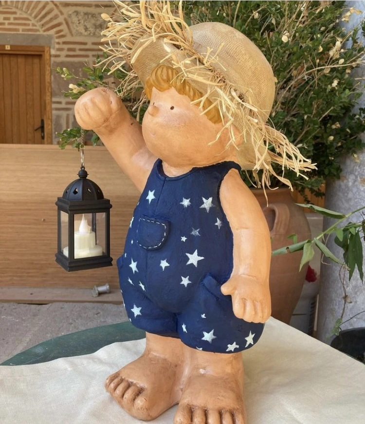 Tombik Fenerli Erkek Cocuk Bahçe