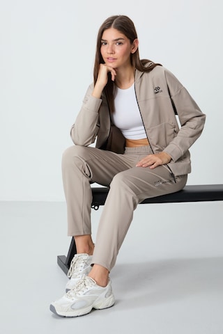 Tommy Life Koyu Bej Kapüşonlu Gizli Cep Detaylı Standart Kalıp Kadın Eşofman Takımı - 95306 Koyu Bej