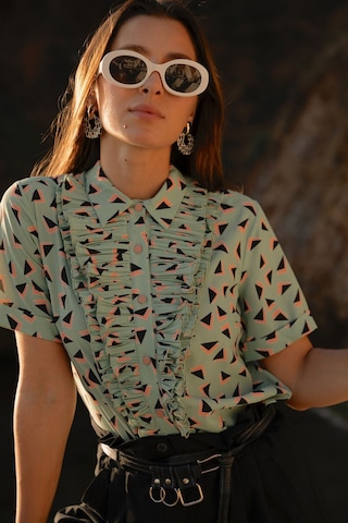Kadın Volan Detaylı Geometrik Desenli Gömlek Bluz Frn1008 Yeşil