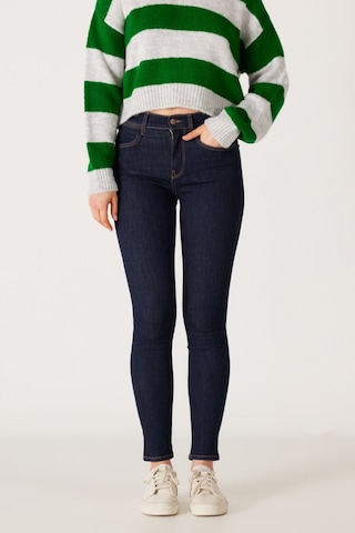 Wrangler High Rise Skinny Fit Dar Kesim Yüksek Bel Çok Dar Paça Lacivert Kadın Esnek Jean Denim Kot Pantolon W27H01736 Koyu Lacivert