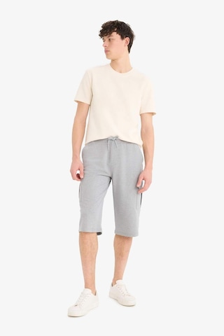 DeFacto Slim Fit Dar Kesim Kargo Cepli Basic Düz Kapri Şort T4693AZ25SMGR210