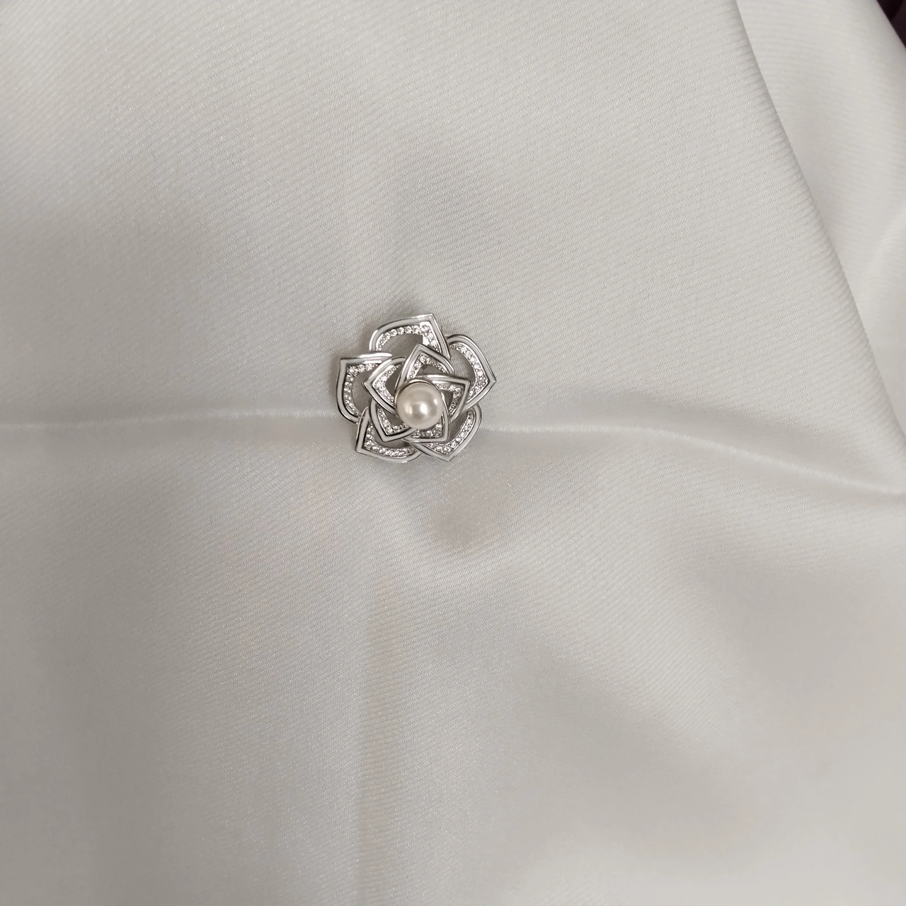 925 Ayar Gümüş Kadın Broş- İncili Çiçek Model Detaylı Gümüş