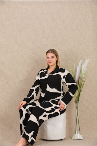 Büyük Beden Siyah Beyaz Desenli Düğmeli Uzun Kol Viskon Pijama Takımı Görsel