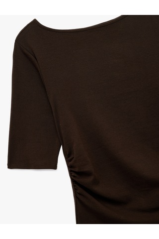 Koton Slim Fit Kısa Kollu Kayık Yaka Drape Detaylı Tişört Kahverengi 6wak50266ek Kahve