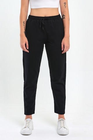 Kadın Siyah Regular Fit Düz Paça Beli Lastikli Bağcıklı Eşofman Altı Siyah